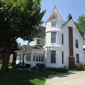 https://absolute-elegance-bed-and-breakfast.niagara-fallshotels.com